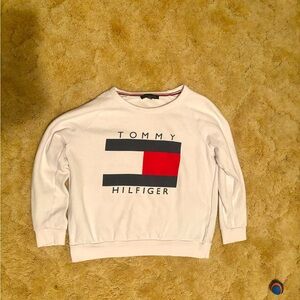 Tommy Hilfiger Crewneck. (Women’s)